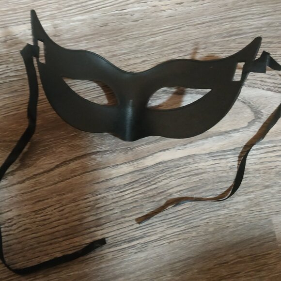 Black Venetian Half Masquerade Mask, Villain Mask - Picture 5 of 5